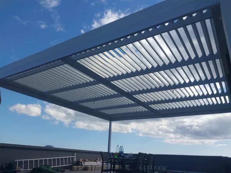 Motorised aluminium louvre awning